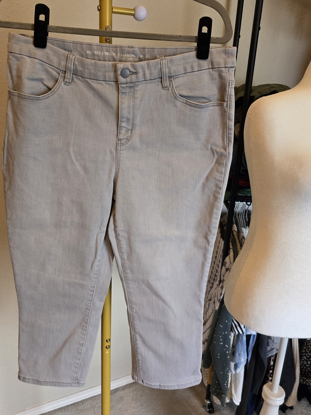 Chico's Light Gray Capris